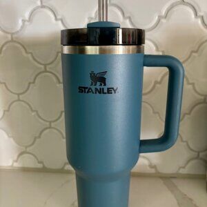 Stanley The Quencher H2.0 FlowState 40oz Blue Spruce Tumbler